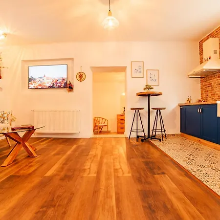 Blue Nest Old Town *